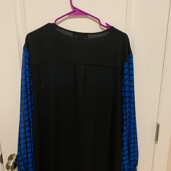 A Micheal Kors shirt. That is very comfortable. - Picture 2 of 3